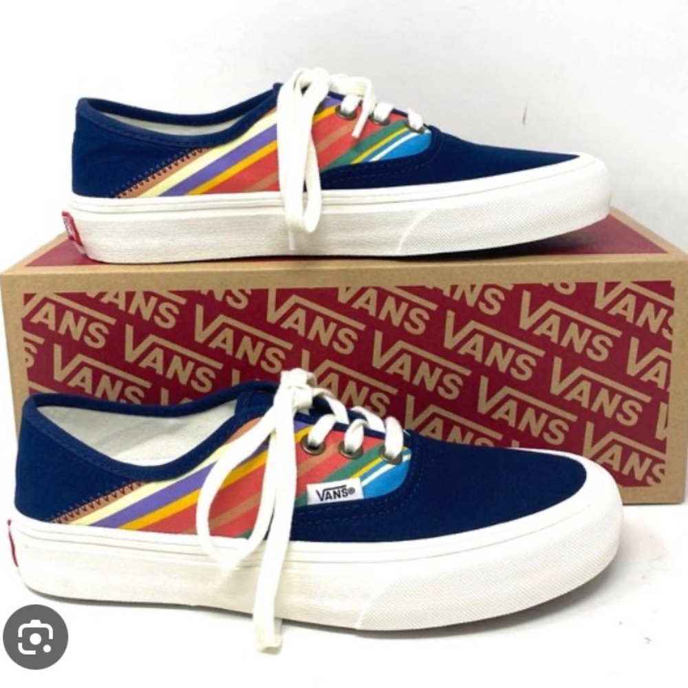 Women’s NWOB Vans Retro Stripe Ultracush Shoes 6.5